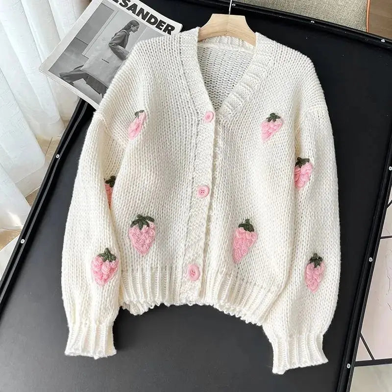 Cárdigan Tejido con Fresas — Corte Holgado Coreano