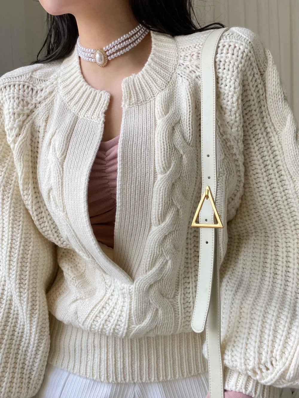 Sweater Grueso Cuello V — Streetwear Elegante