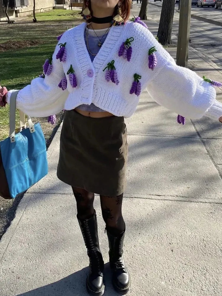 Cárdigan Crochet con Pompones 3D — Cuello V Retro