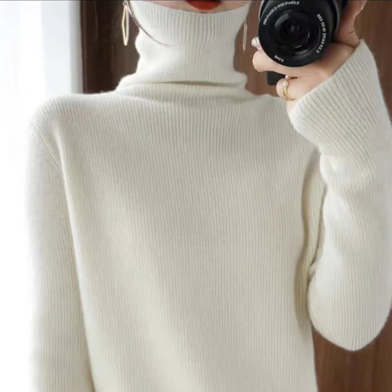 Sweater Cuello Alto Entallado — Grueso y Cómodo
