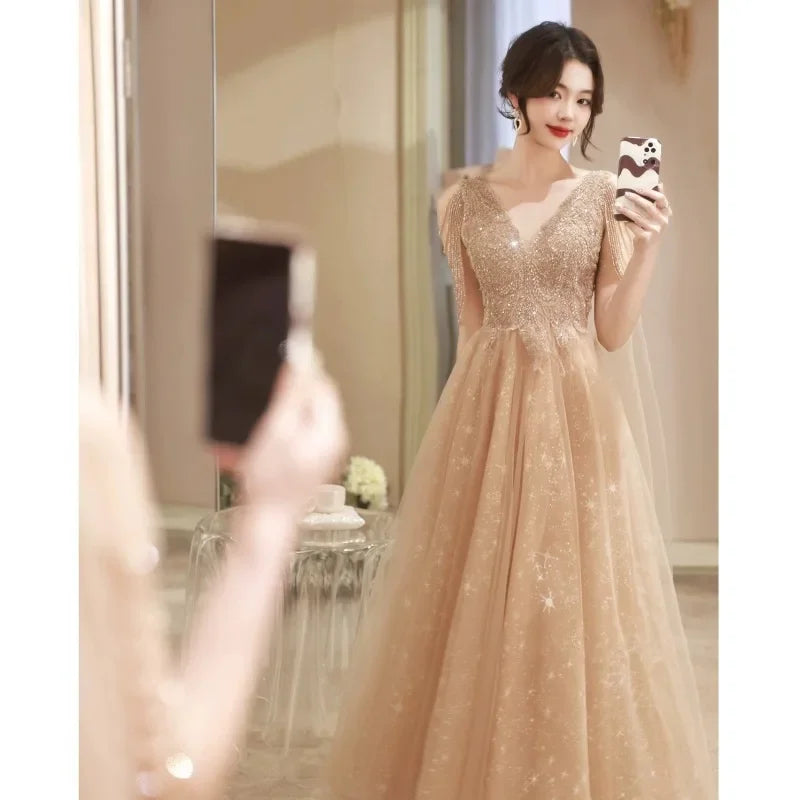Vestido de Gala Kaki con Flecos Brillantes — Alta Costura