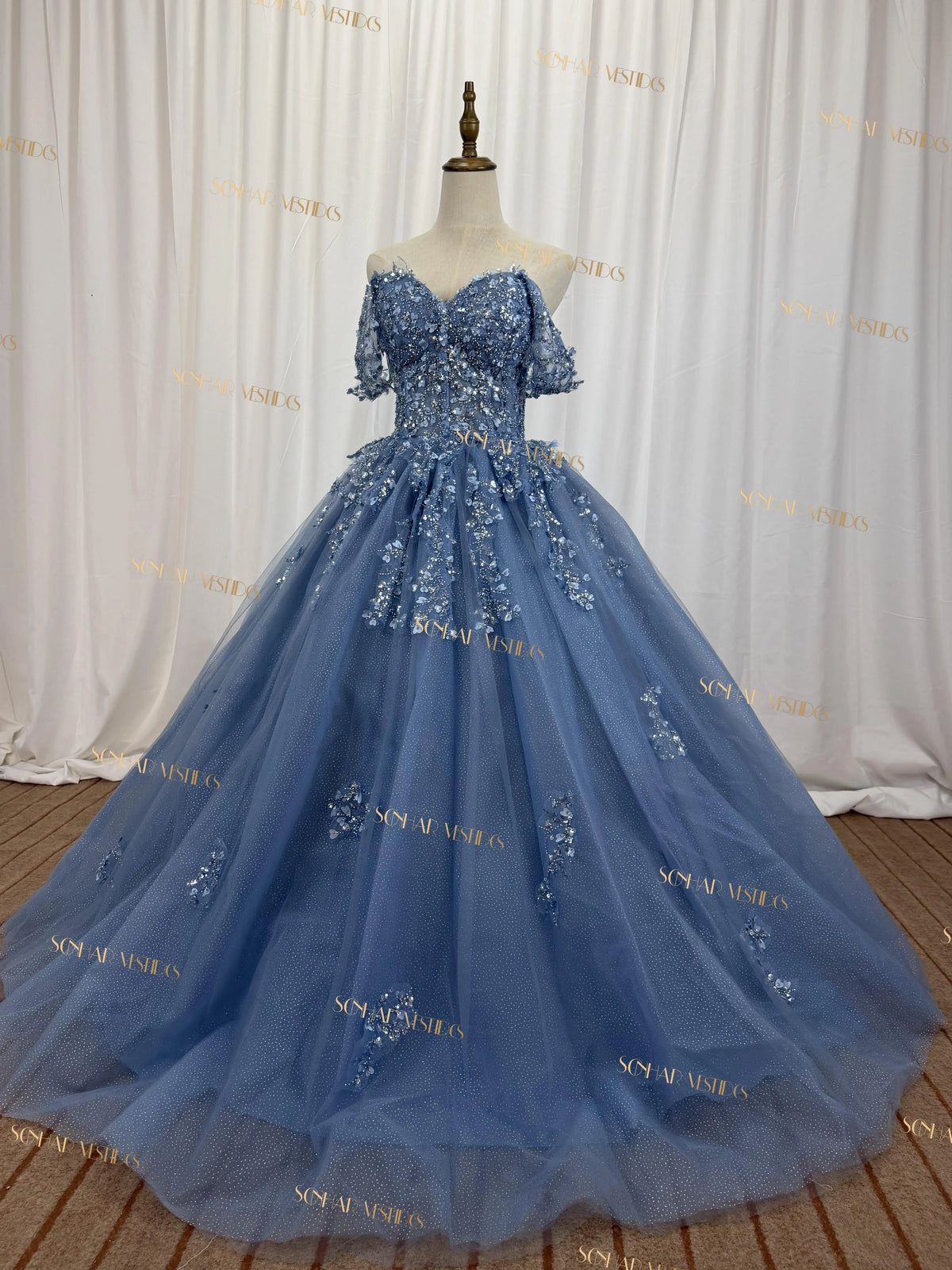 Vestido de Fiesta Brillante para Quinceañera — Falda Amplia con Lazo