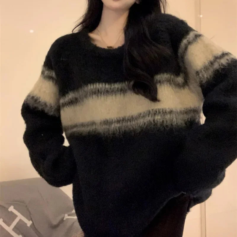 Sweater a Rayas Vintage — Cuello Redondo Holgado