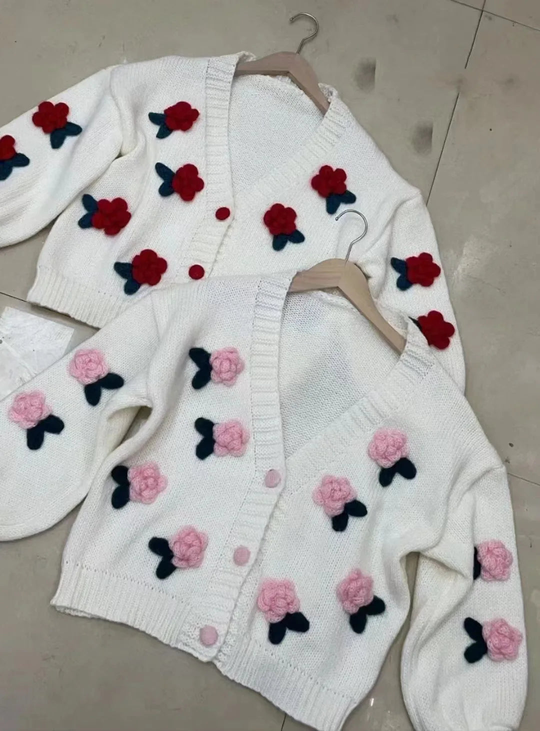 Cárdigan Floral con Botones — Cuello V Holgado