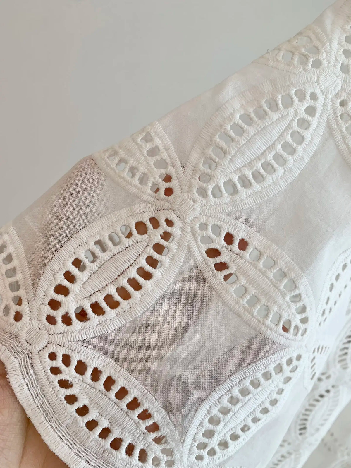 Conjunto Camisa Calada y Pantalón Blanco de Algodón — Set Vacaciones