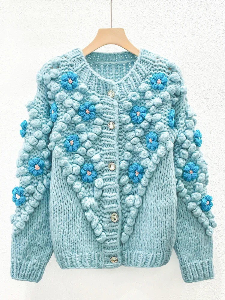Cárdigan Crochet con Pompones y Bordado Floral