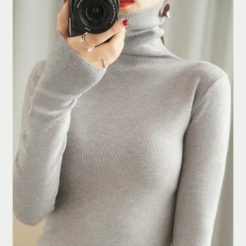 Sweater Cuello Alto Entallado — Grueso y Cómodo