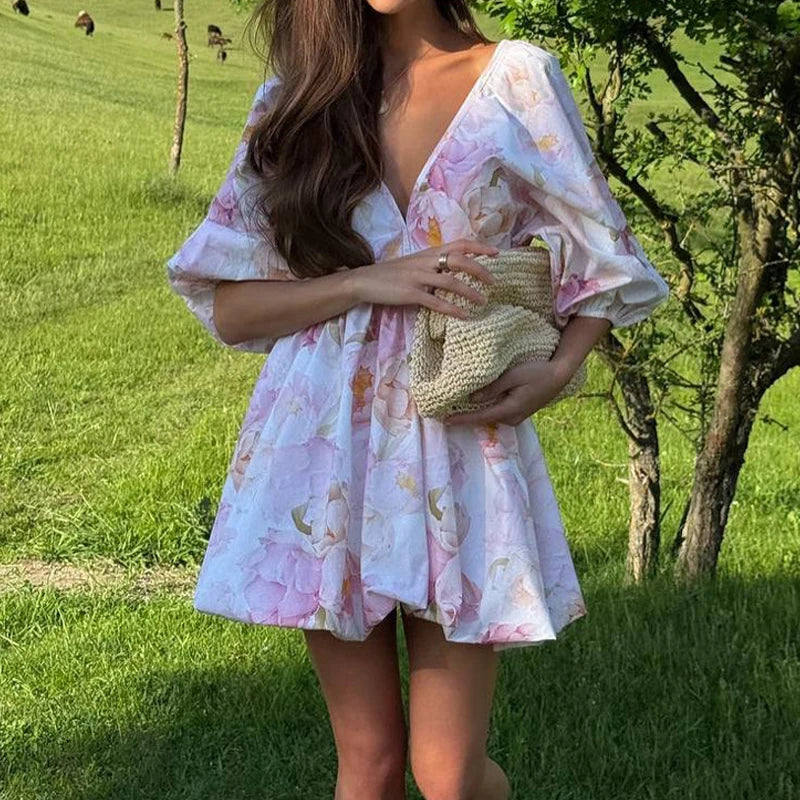 Vestido Mini Escote V con Amarre — Noche de Fiesta