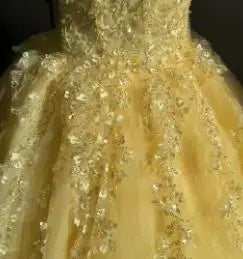 Vestido de Fiesta Brillante para Quinceañera — Falda Amplia con Lazo