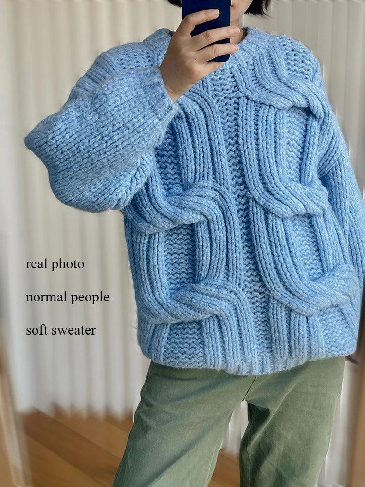 Sweater Azul Trenzado — Diseño Minimalista