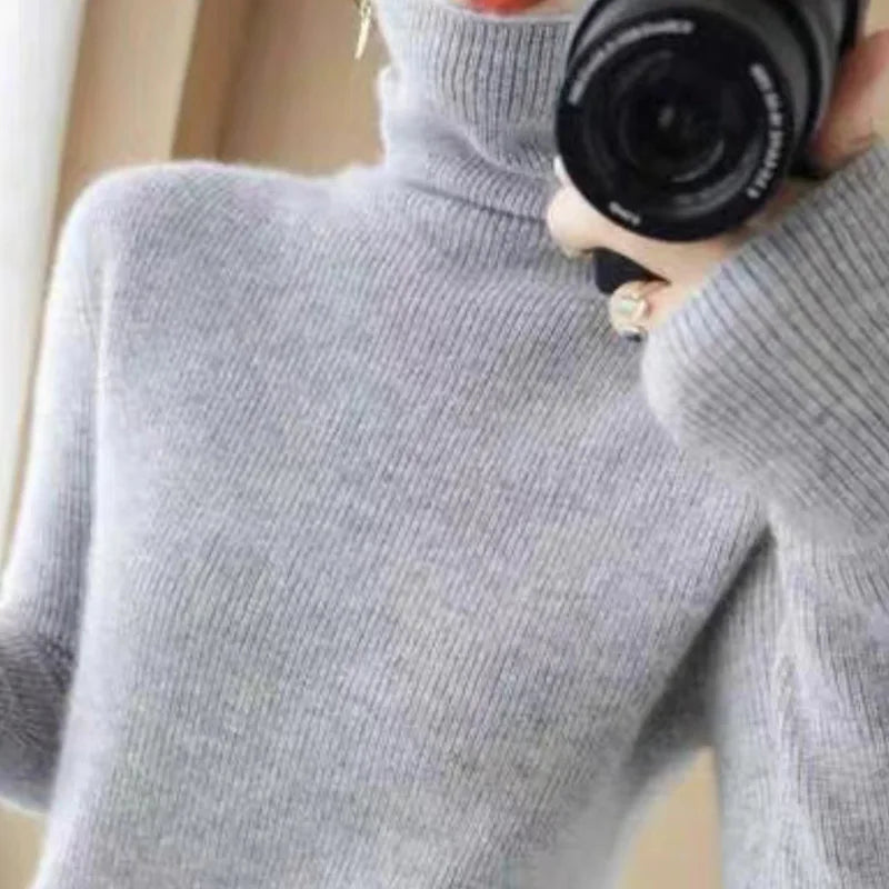 Sweater Cuello Alto Entallado — Grueso y Cómodo