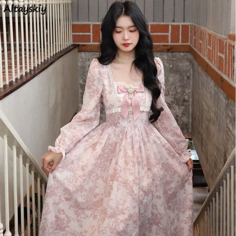 Vestido Midi Manga Larga Floral — Cuello Cuadrado con Lazo