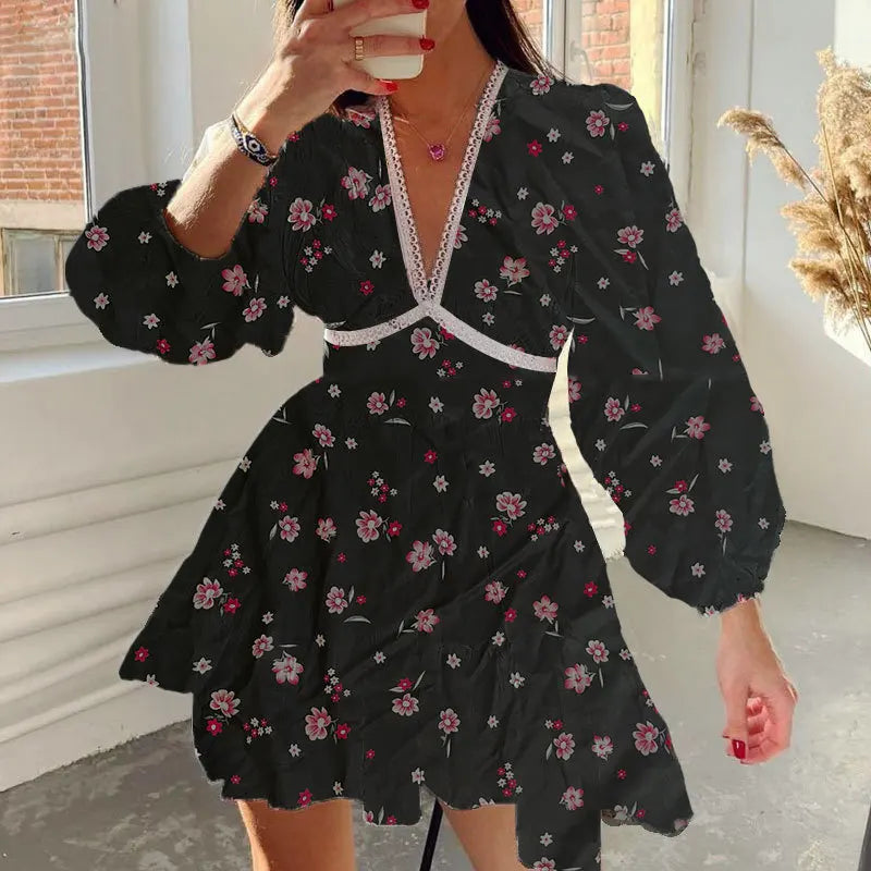 Vestido Corto Escote V con Encaje — Cuento de Hadas