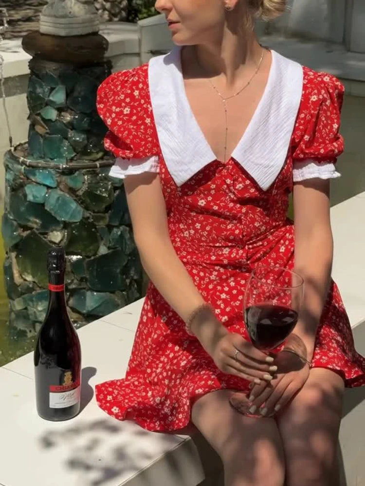 Vestido Corto Floral con Volados en Capas — Mangas Abullonadas