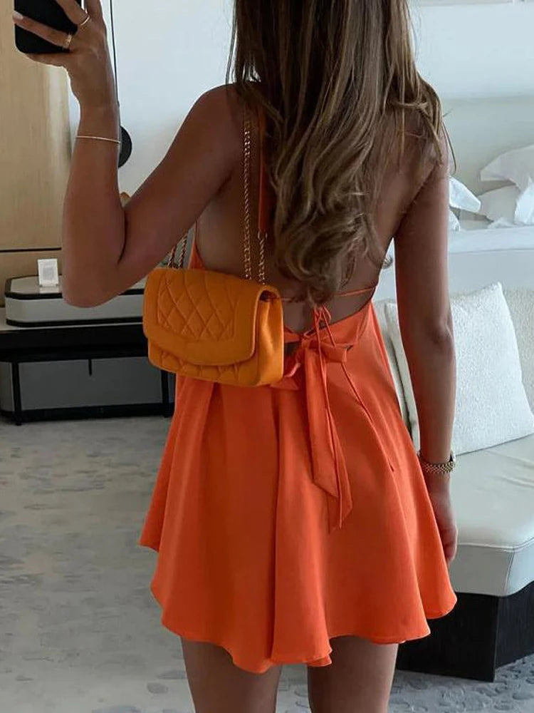Vestido Mini Tejido de Tirantes — Escote V y Espalda Descubierta