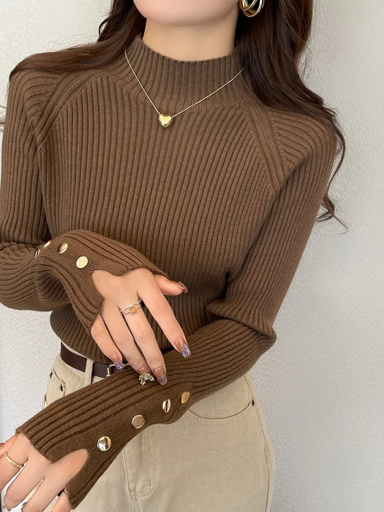 Sweater Cuello Alto con Botonadura — Entallado