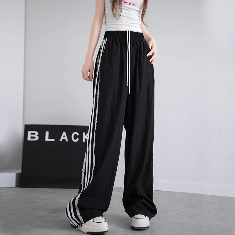 Pantalón Ancho con Encaje y Franja Lateral — Estilo Deportivo
