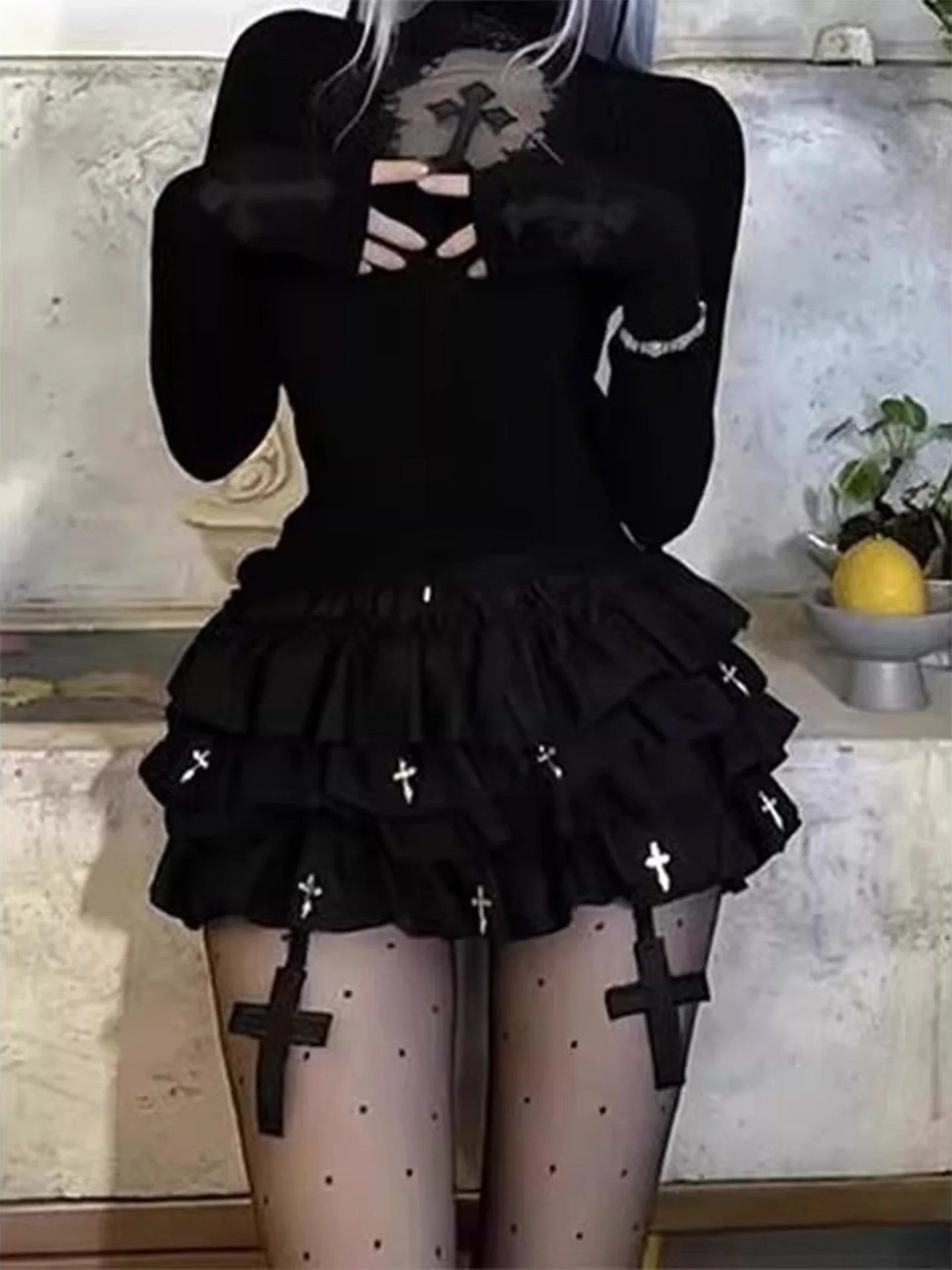Falda Corta Negra Estilo Gótico — Volumen Abullonado