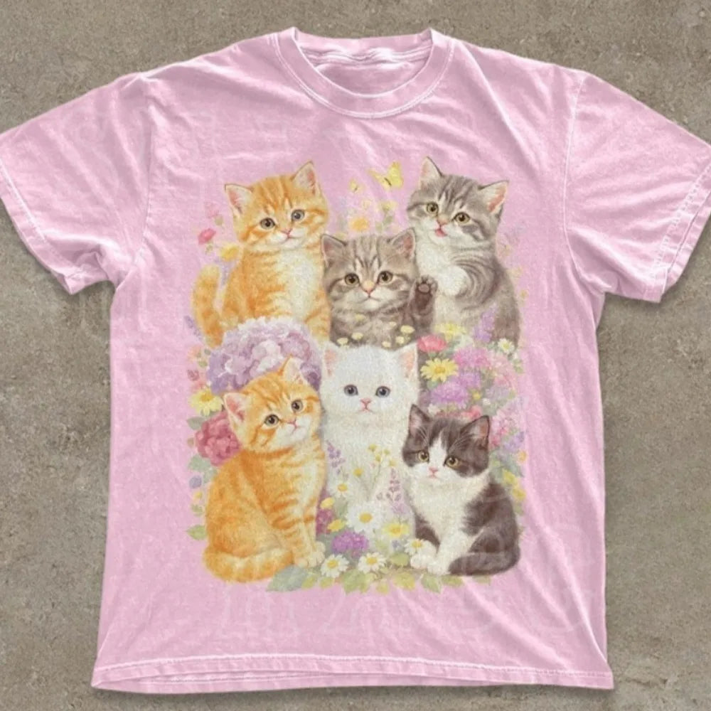 Camiseta Retro con Gatito Floral