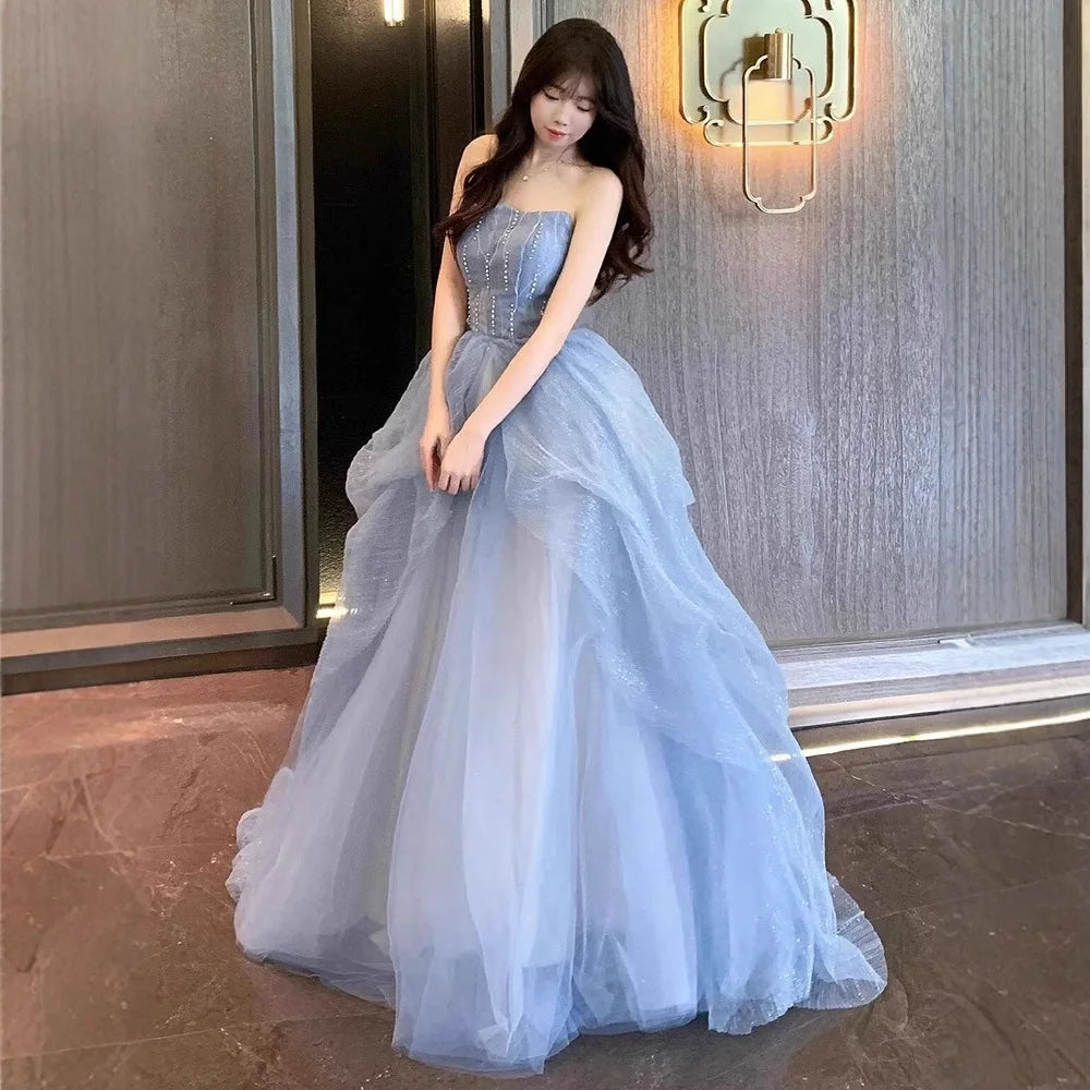 Vestido Azul de Dama de Honor — Elegancia Etérea