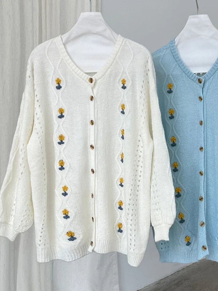 Cárdigan Holgado Bordado Floral — Detalle Calado