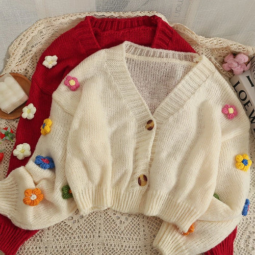 Cárdigan Corto con Flores Aplicadas — Cuello V
