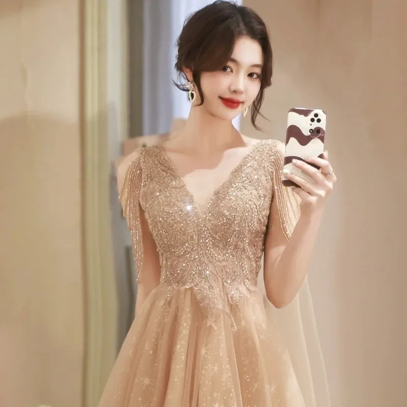 Vestido de Gala Kaki con Flecos Brillantes — Alta Costura