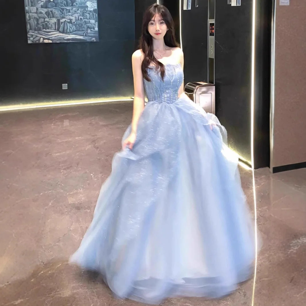 Vestido Azul de Dama de Honor — Elegancia Etérea