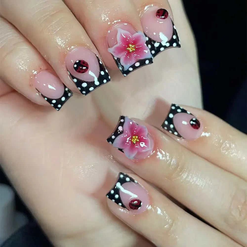 Set de Uñas Postizas con Diseño Floral y Mariquitas