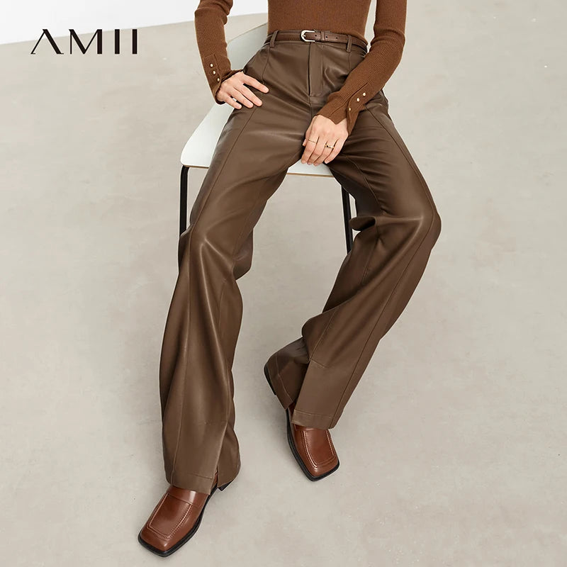 Pantalón de Cuero Vegano Minimalista — Pierna Ancha con Abertura