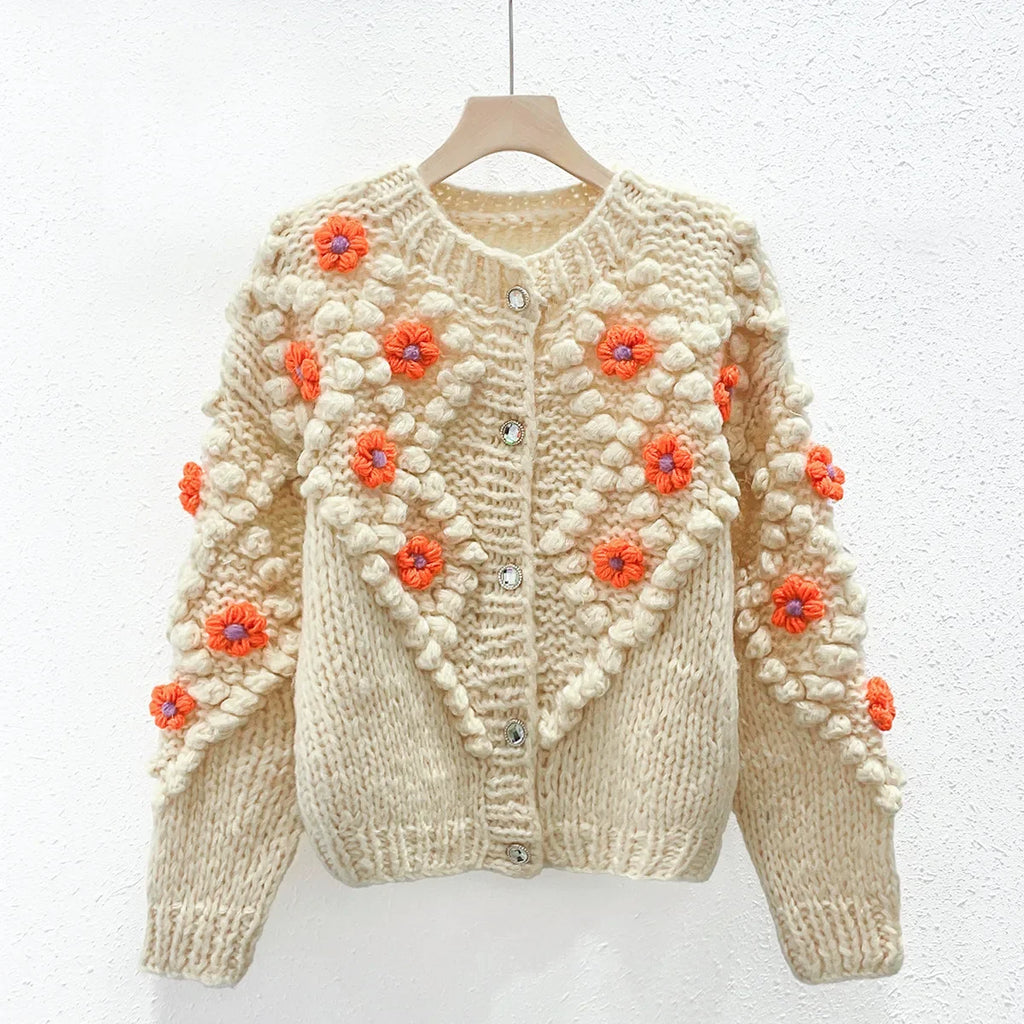 Cárdigan Crochet con Pompones y Bordado Floral
