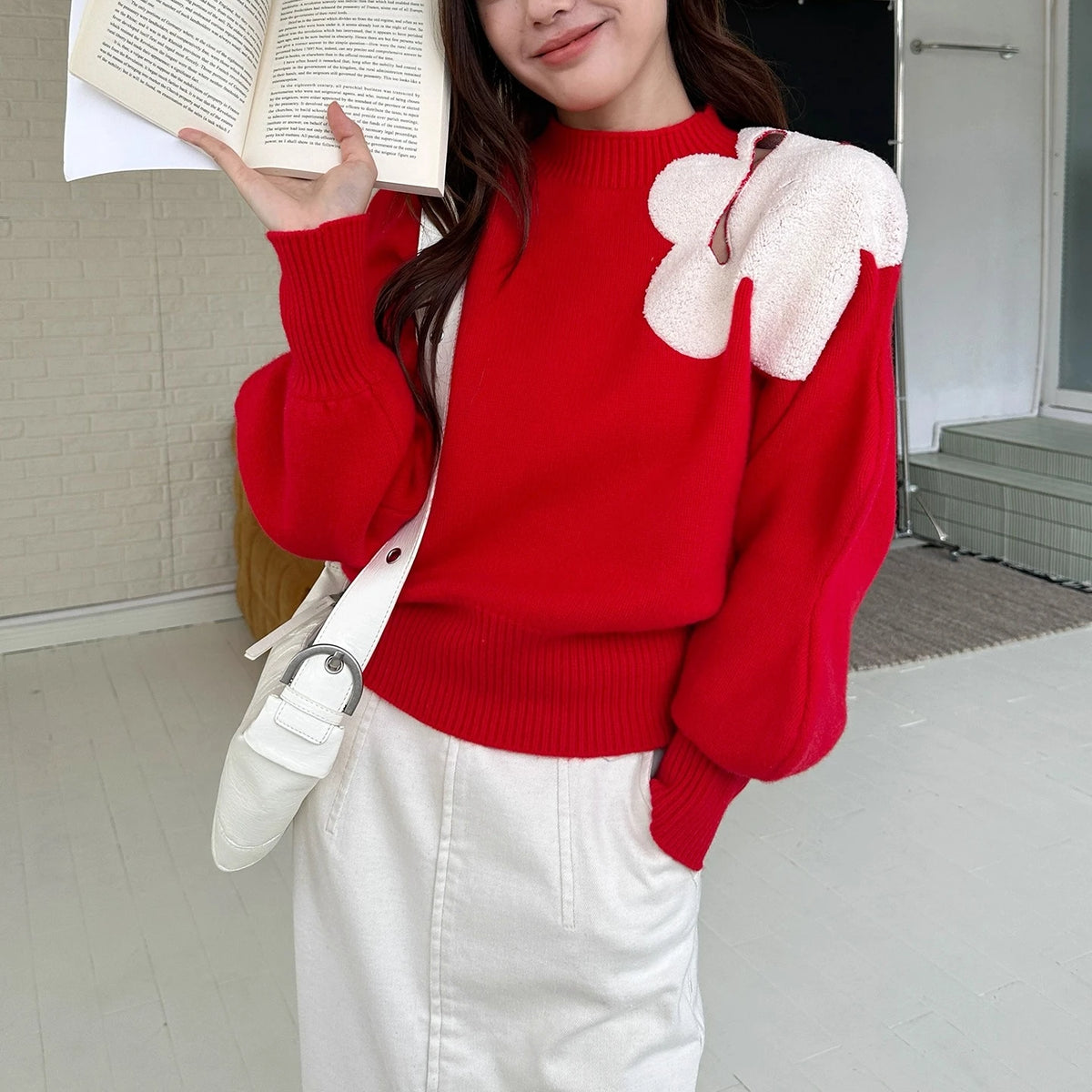 Sweater Rojo con Flores 3D Aplicadas — Manga Abullonada