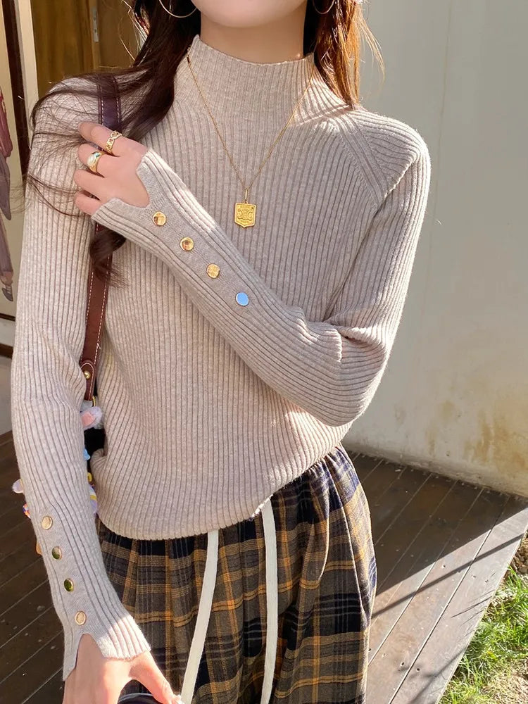 Sweater Cuello Alto con Botonadura — Entallado