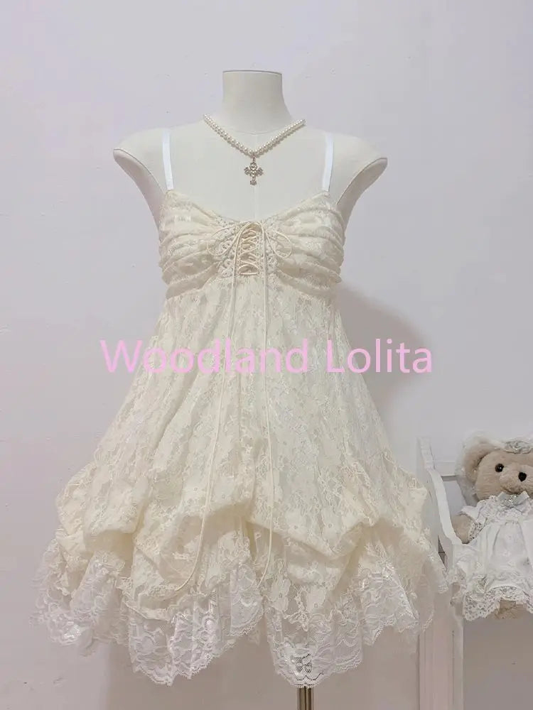 Vestido de Tirantes con Encaje Floral — Romántico