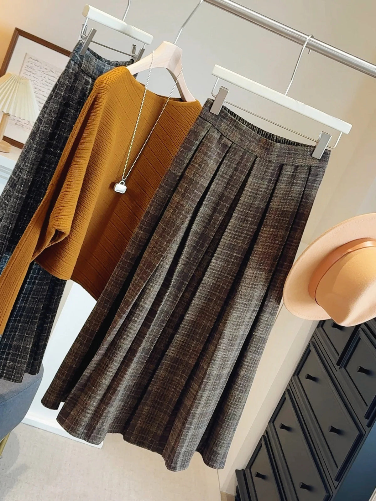 Falda Midi de Paño a Cuadros — Estilo Universitario