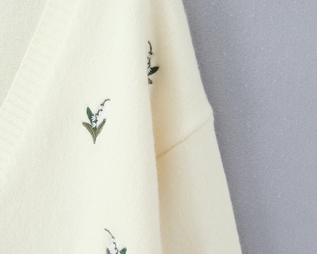 Cárdigan Oversize Bordado Floral — Cuello V Holgado