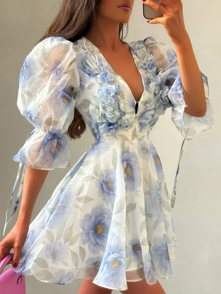 Vestido Corto Floral Escote V — Mangas Largas y Volados