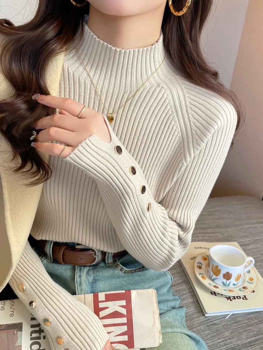 Sweater Cuello Alto con Botonadura — Entallado