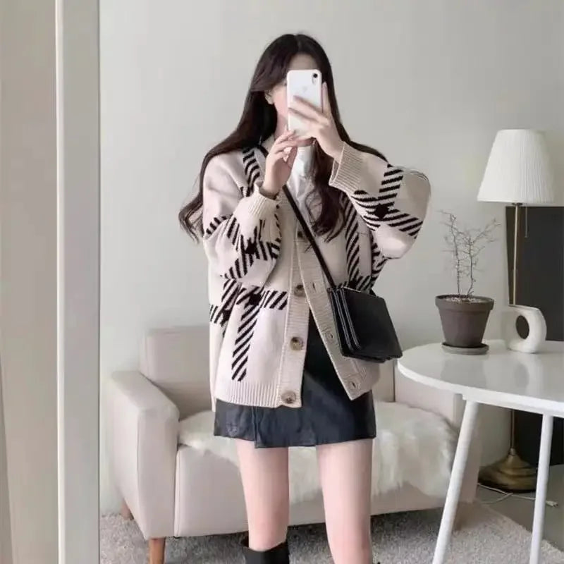Cárdigan Tejido Estampado Cuello V — Corte Holgado