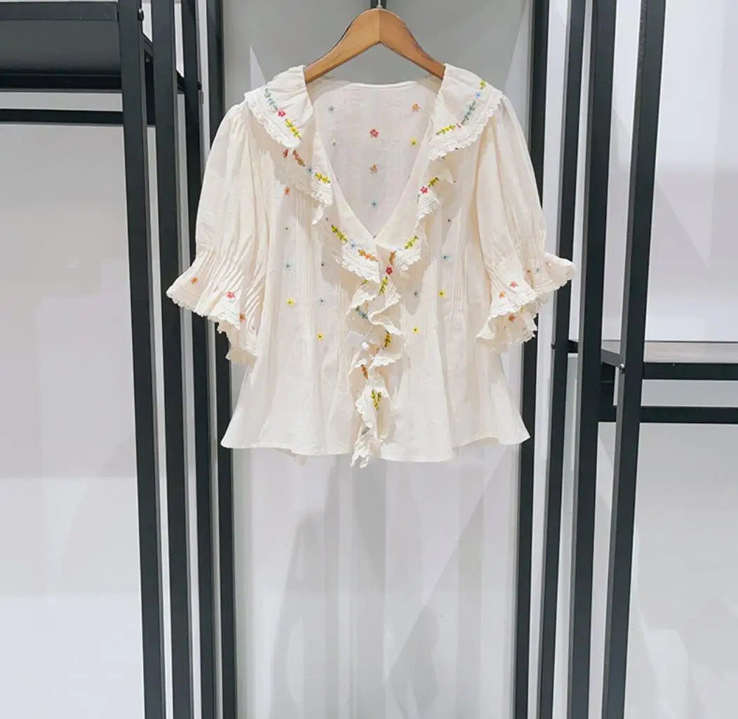 Blusa de Algodón Bordada — Volados y Escote V