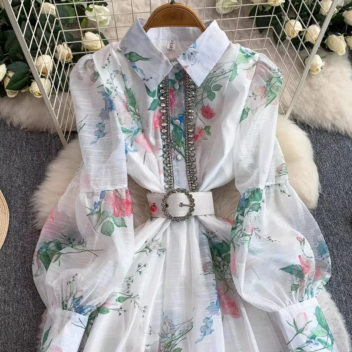Vestido Estampado Geométrico — Cuello Solapa y Manga Farol