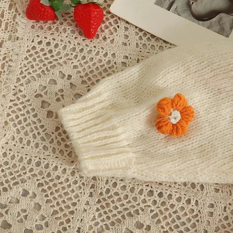 Cárdigan Corto con Flores Aplicadas — Cuello V