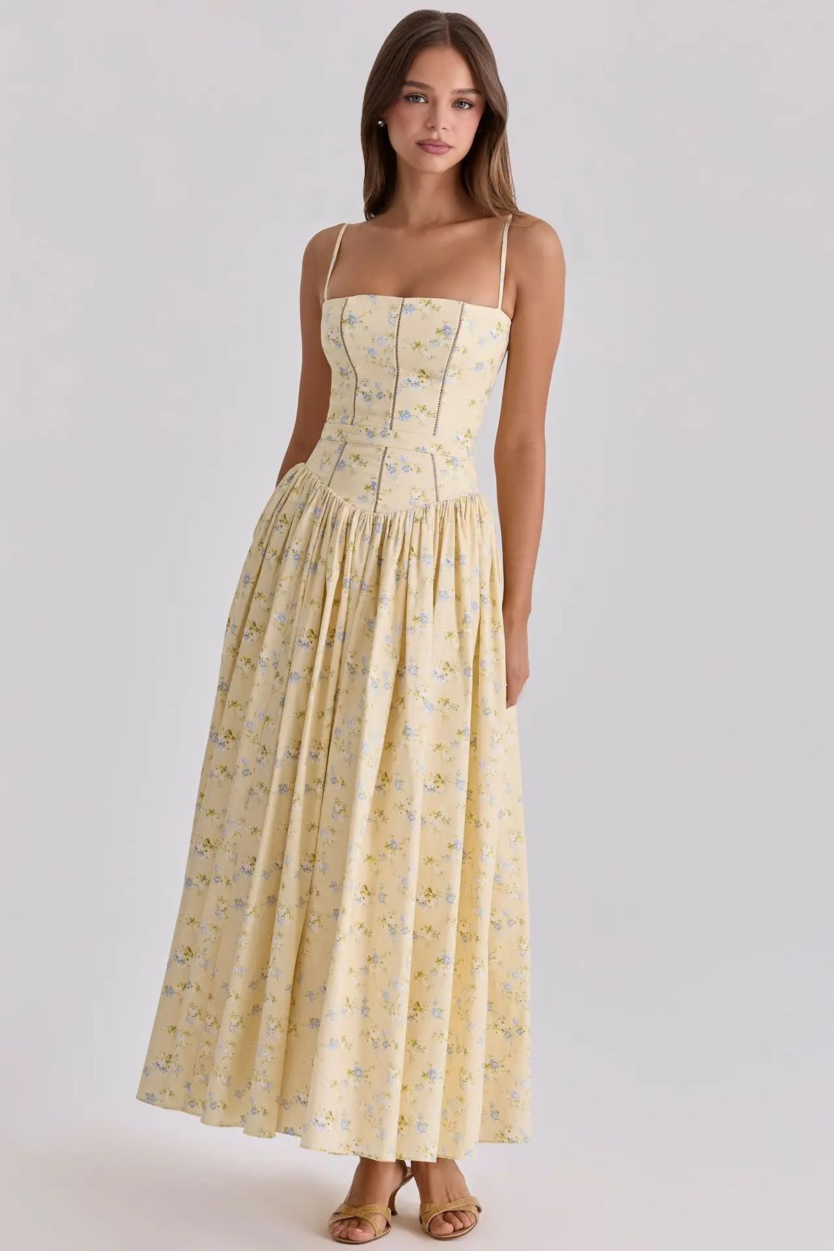 Vestido Halter Floral Entallado — Estilo Casual Chic