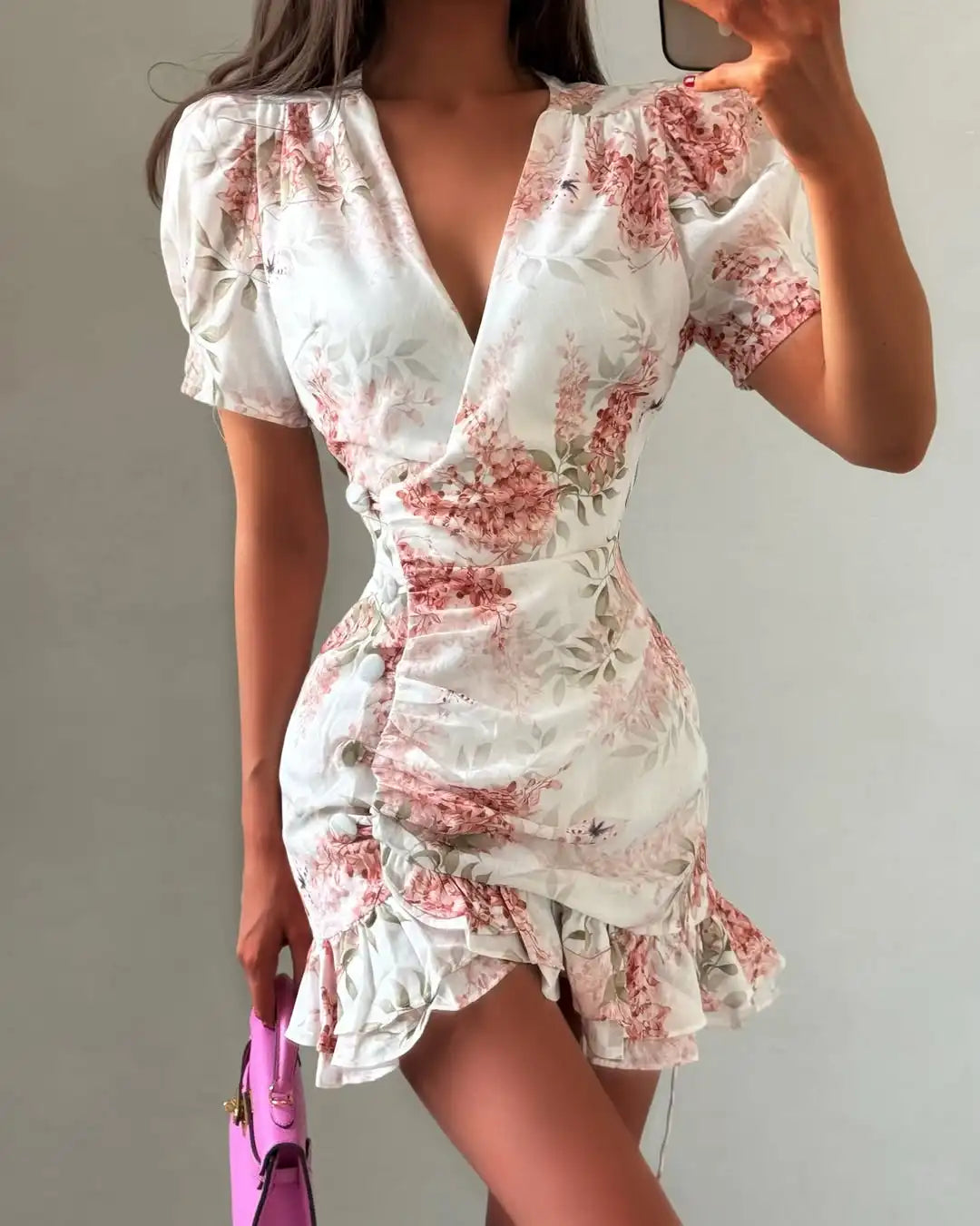 Vestido Corto Floral Escote V — Mangas Largas y Volados