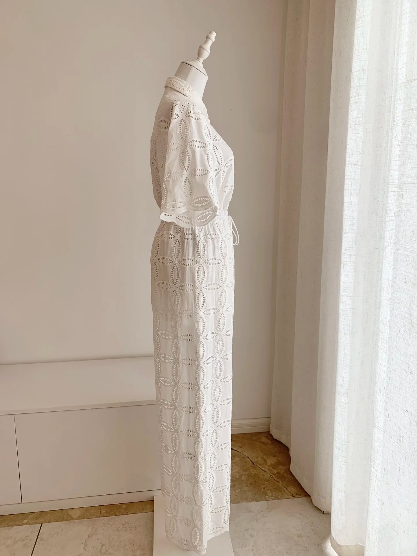 Conjunto Camisa Calada y Pantalón Blanco de Algodón — Set Vacaciones