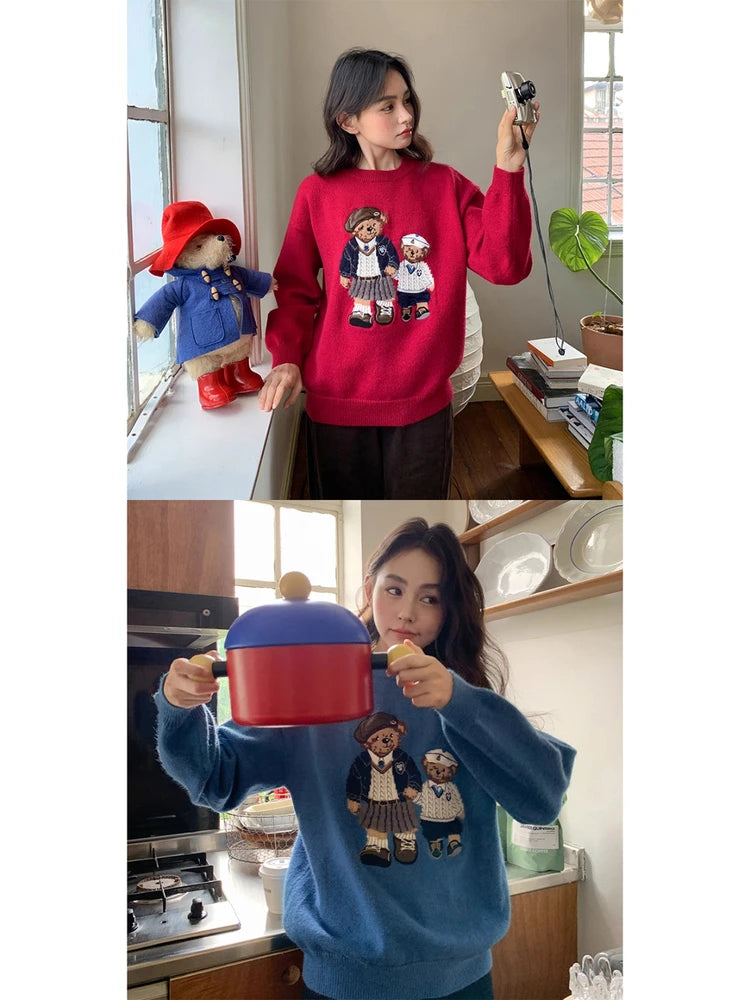 Sweater Bordado de Oso Trenzado — Estilo Universitario