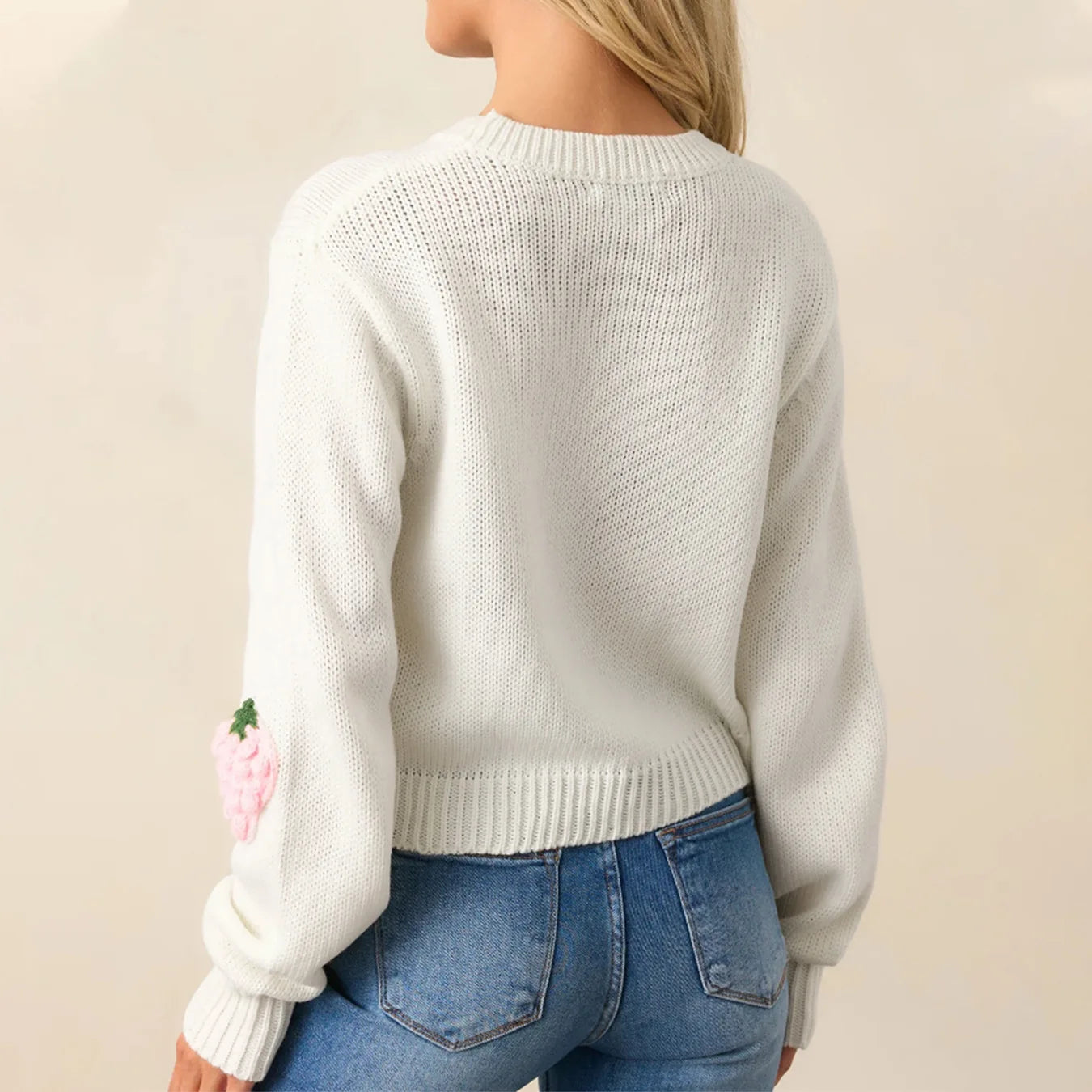 Sweater con Fresas Bordadas 3D — Diseño Tierno