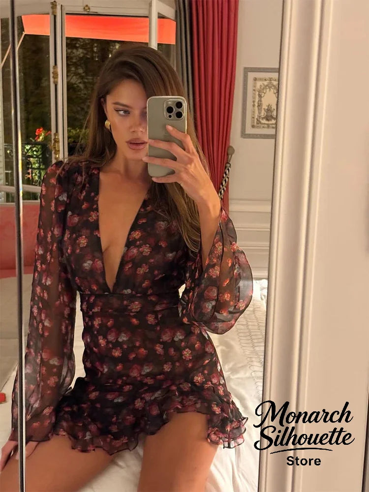 Vestido Corto Floral Escote V — Mangas Largas y Volados